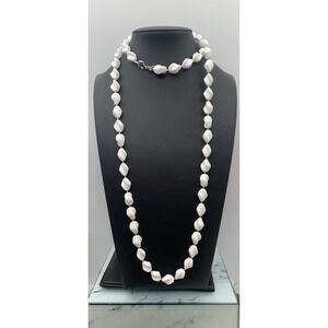 Vintage Sarah Coventry Simple White Twisted Plastic Beaded Necklace 36 Inches